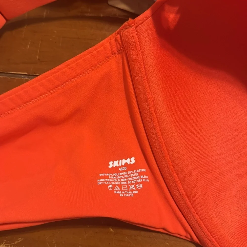 SKIMS Sculpted Underwire Bra - Coral Red 44a New